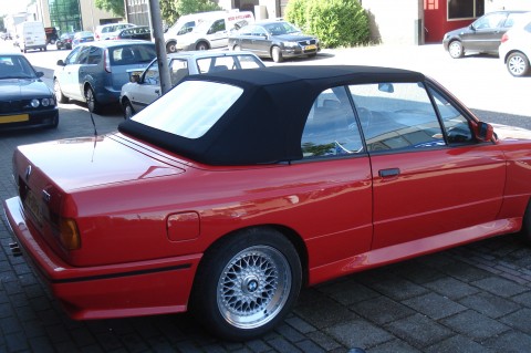 BMW E30, softtop Sonnenland Classic zwart
