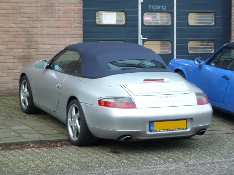 Porsche 996, softtop Sonnenland A5 blauw met glazen achterruit (1)