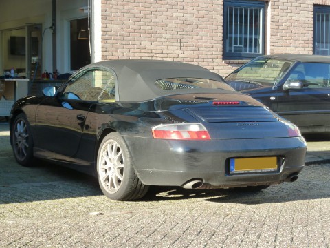 Porsche 996, softtop Sonnenland A5 zwart met glazen achterruit (15)