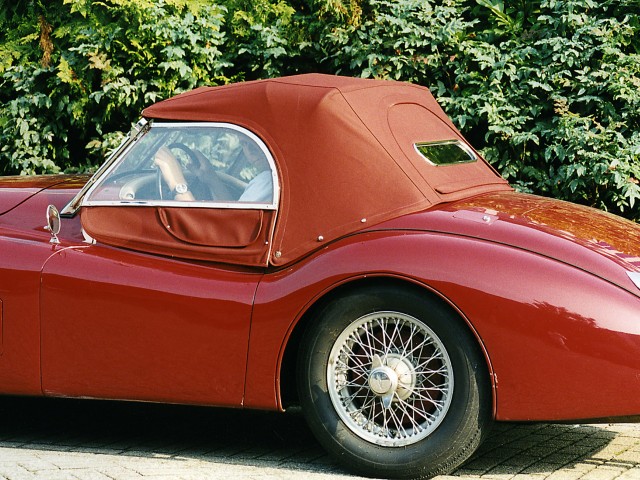 Jaguar XK 120 Roadster, softtop Sonnenland Classic rood met verwisselbare achterruit