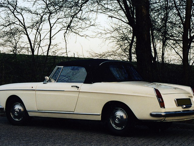 Peugeot 404 Cabriolet, cabriokap Sonnenland Classic zwart