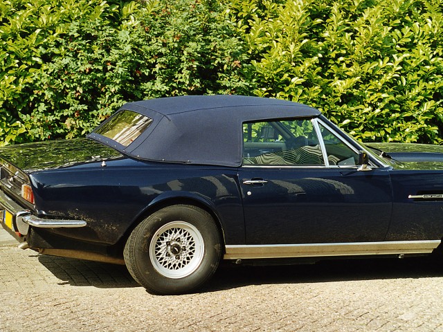 Aston Martin softtop Sonnenland Classic blauw