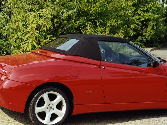 Alfa Romeo Spider 916 / Cabriokap Sonnenland Classic zwart