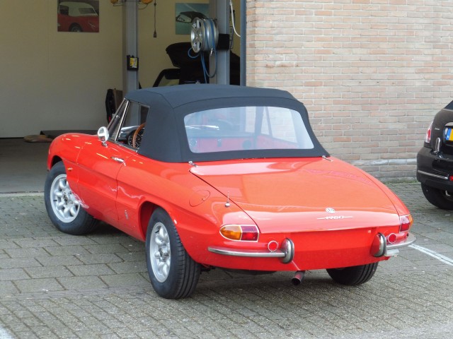 Alfa Romeo Duetto Spider softtop Sonnenland zwart