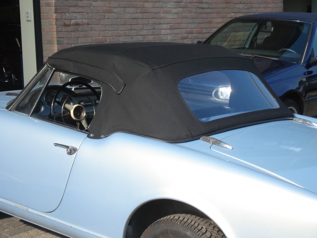 Alfa Romeo Giuletta Spider softtop, Sonnenland Classic  (1)