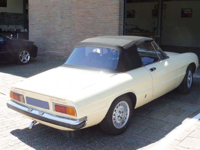 Alfa Romeo Spider softtop Sonnenland A5 zwart (11)