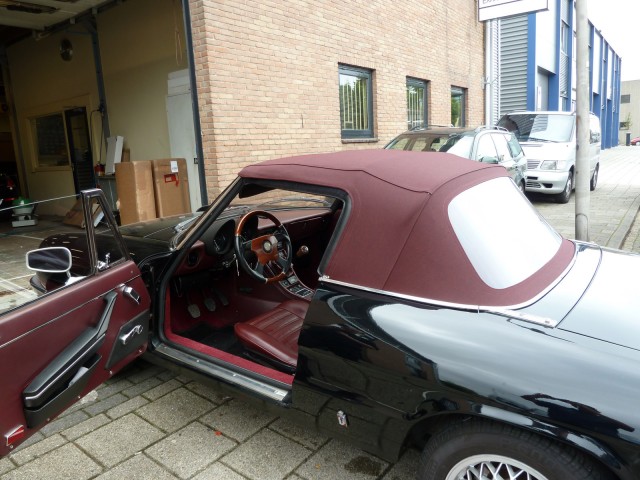 Alfa Romeo Spider softtop Stayfast Burgundy red