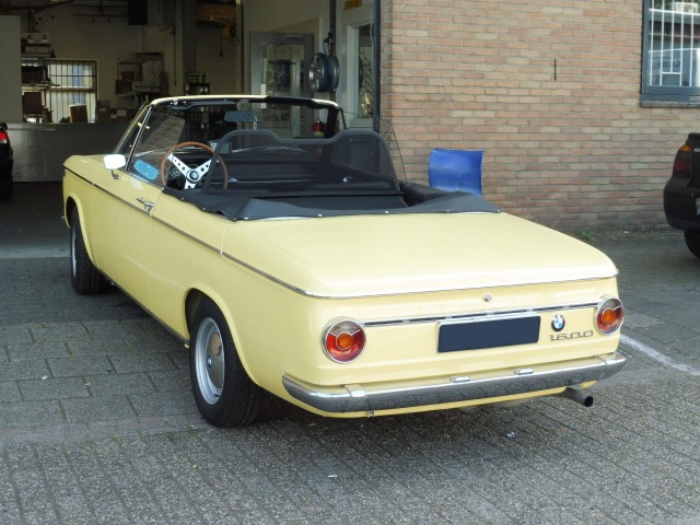 BMW 1602 cabriolet met windscherm (2)