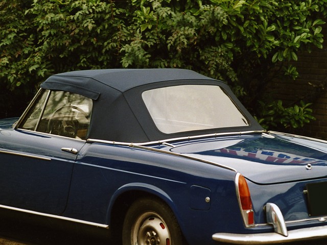 Fiat 1500 Spider, softtop Sonnenland Classic blauw (5)