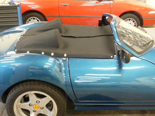 Ginetta G32 Spider, tonneau Sonnenland Classic zwart (5)