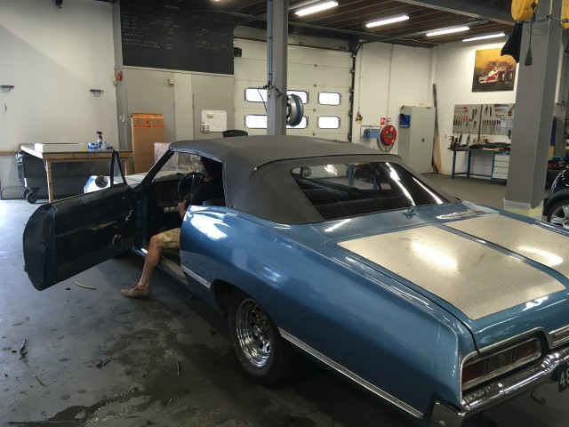 De Chevrolet Impala van Johnny and the Gangsters, bij Cabrio Care voorzien van een nieuwe softtop!
