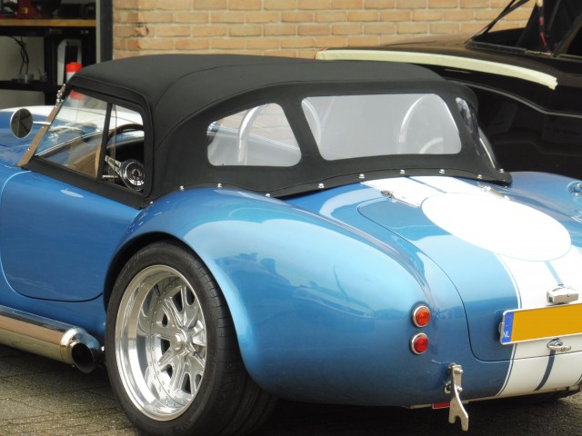 Pilgrim Cobra voorzien van een tailormade Sonnenland Classic softtop