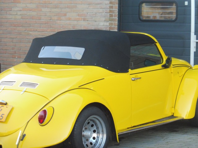 VW Kever met tailormade softtop van Sonnenland Classic