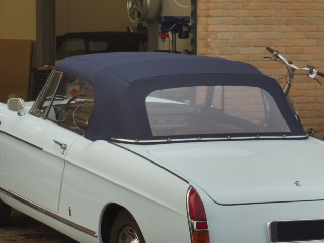 Peugeot 404 cabriolet, cabriokap taylormade Sonnenland Classic blauw (15)