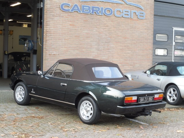 Peugeot 504 cabriolet, Sonnenland Classic bruin, kleinere achterruit (9)