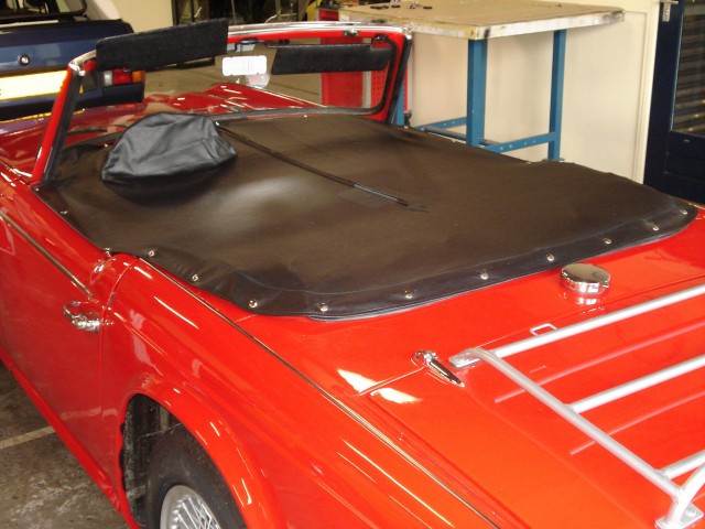 Triumph TR6 tonneau vinyl zwart